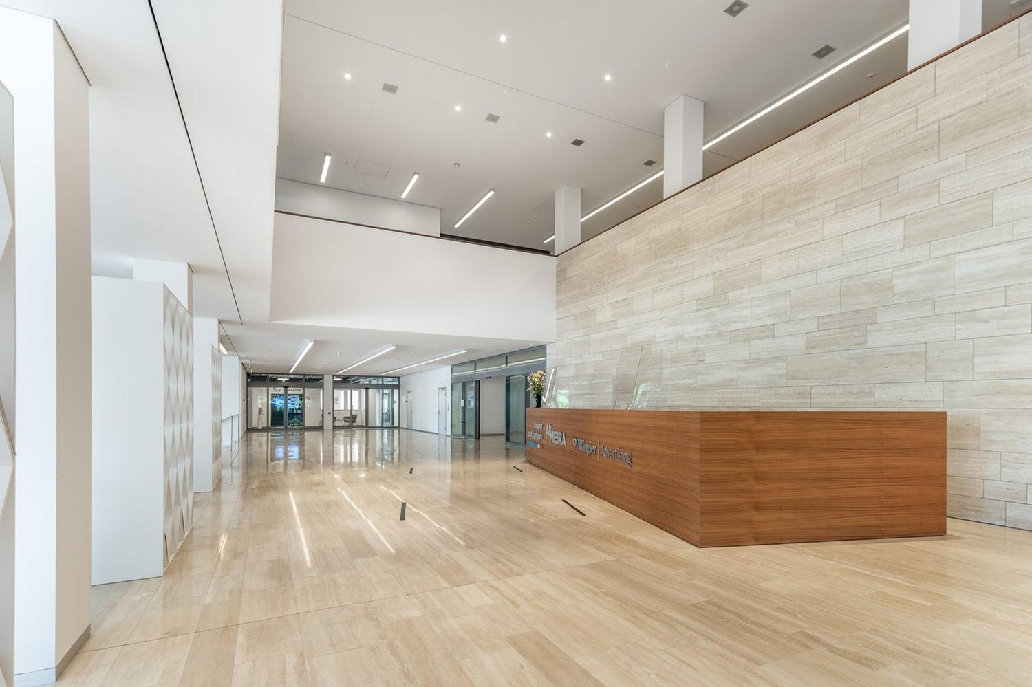 752m² office