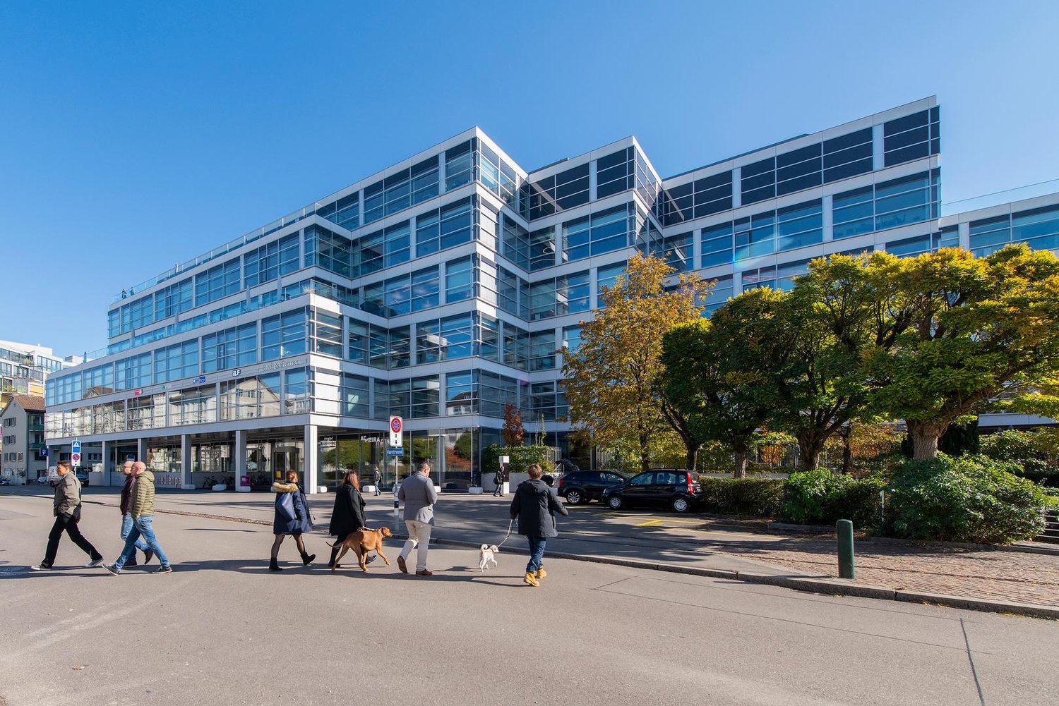 752m² office