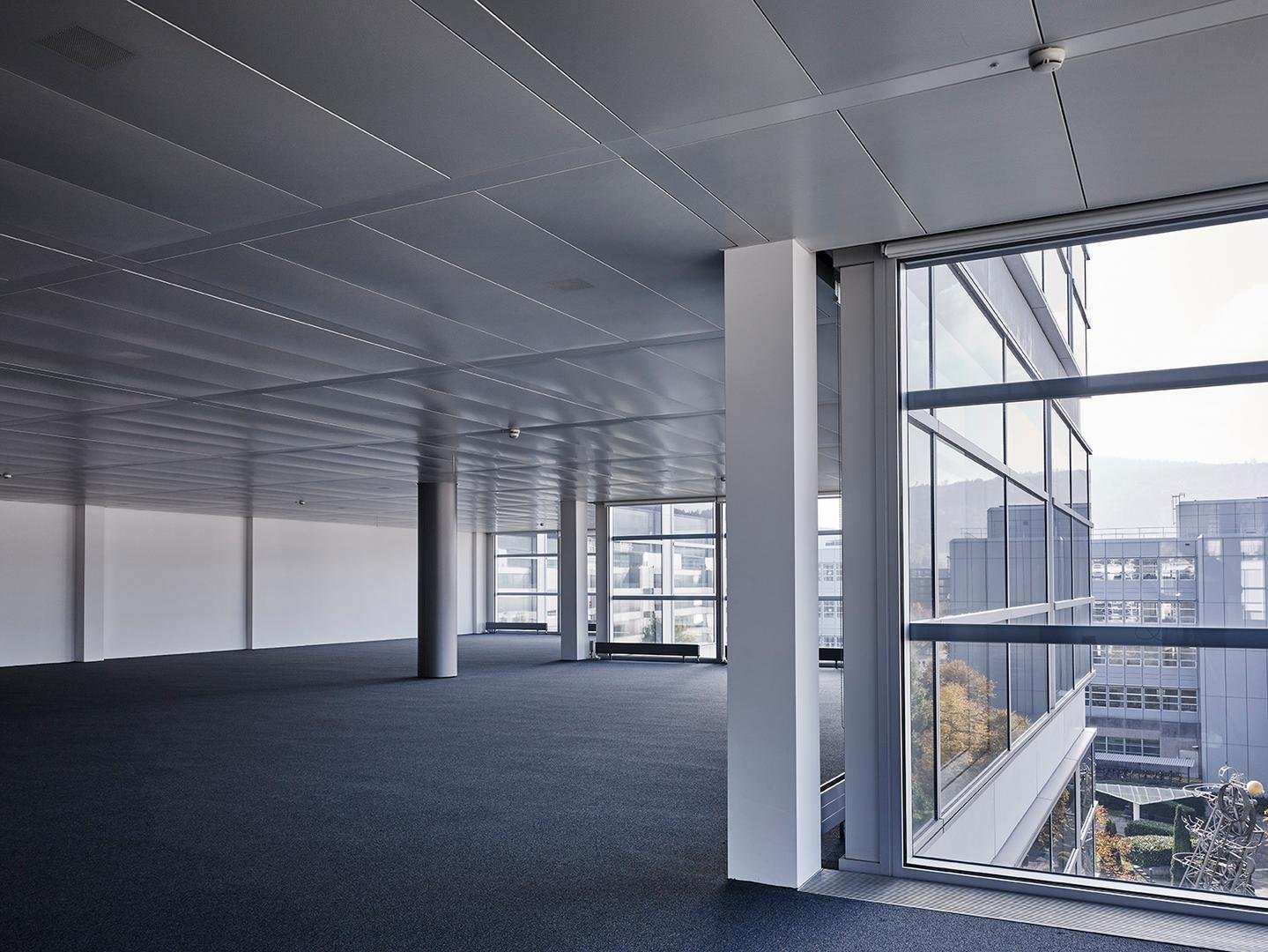 752m² office