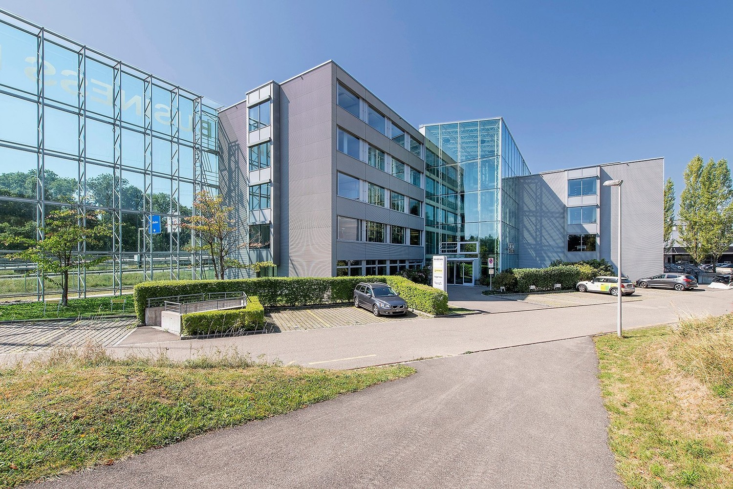 402m² office