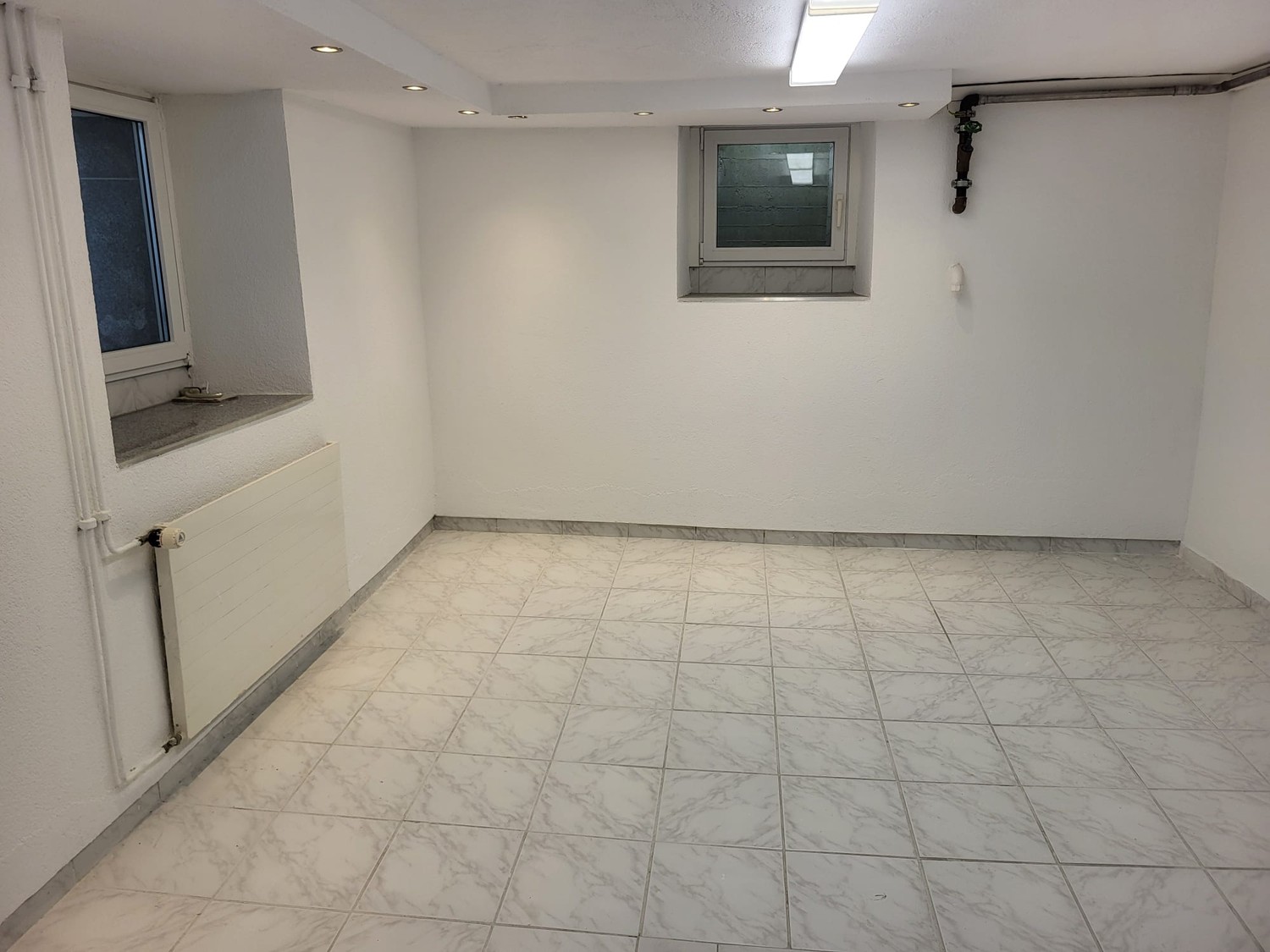 75m² commerciale, foto 1 di 8