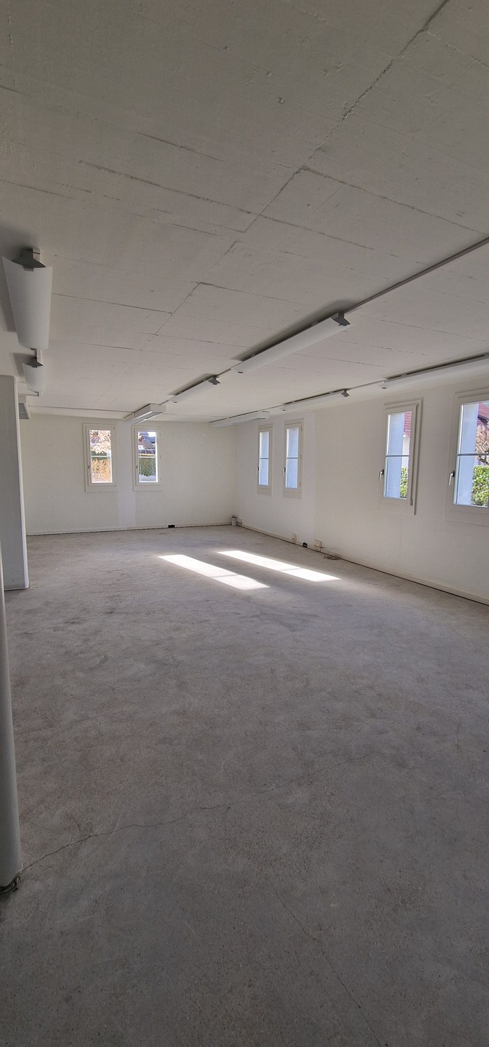 68m² office