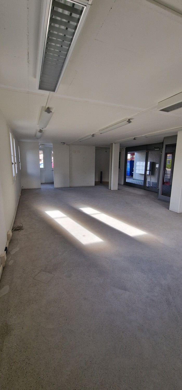 68m² office