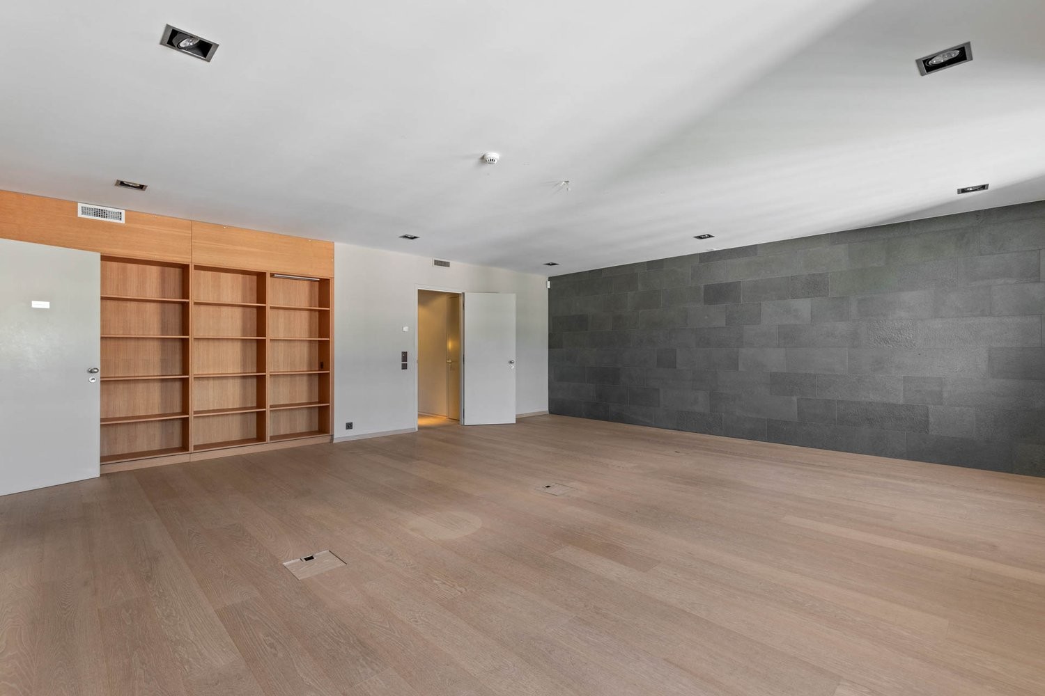 206m² Büro, Foto 1 von 10