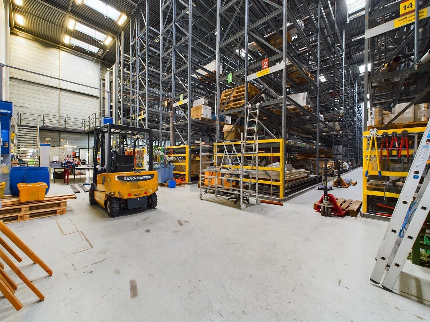 Oggetto industriale di 950m², foto 1 di 4