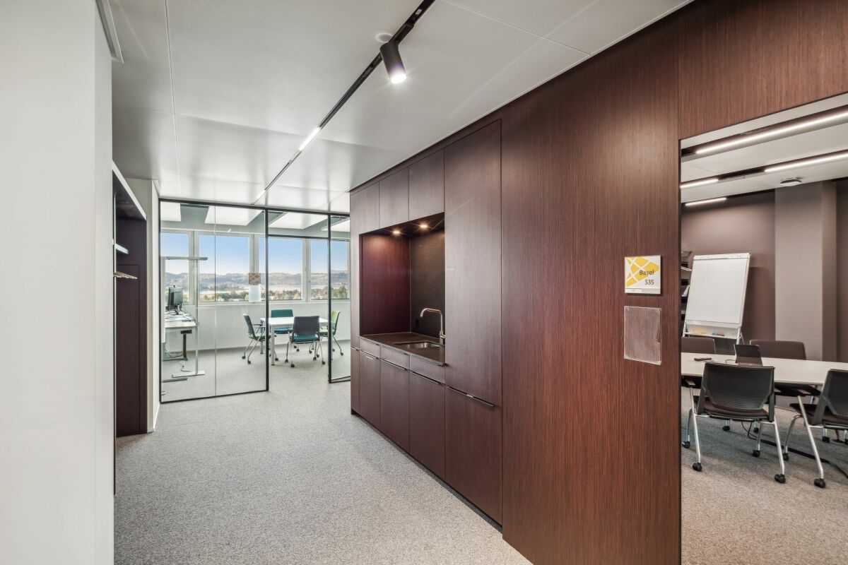 580m² office, photo 4 of 10
