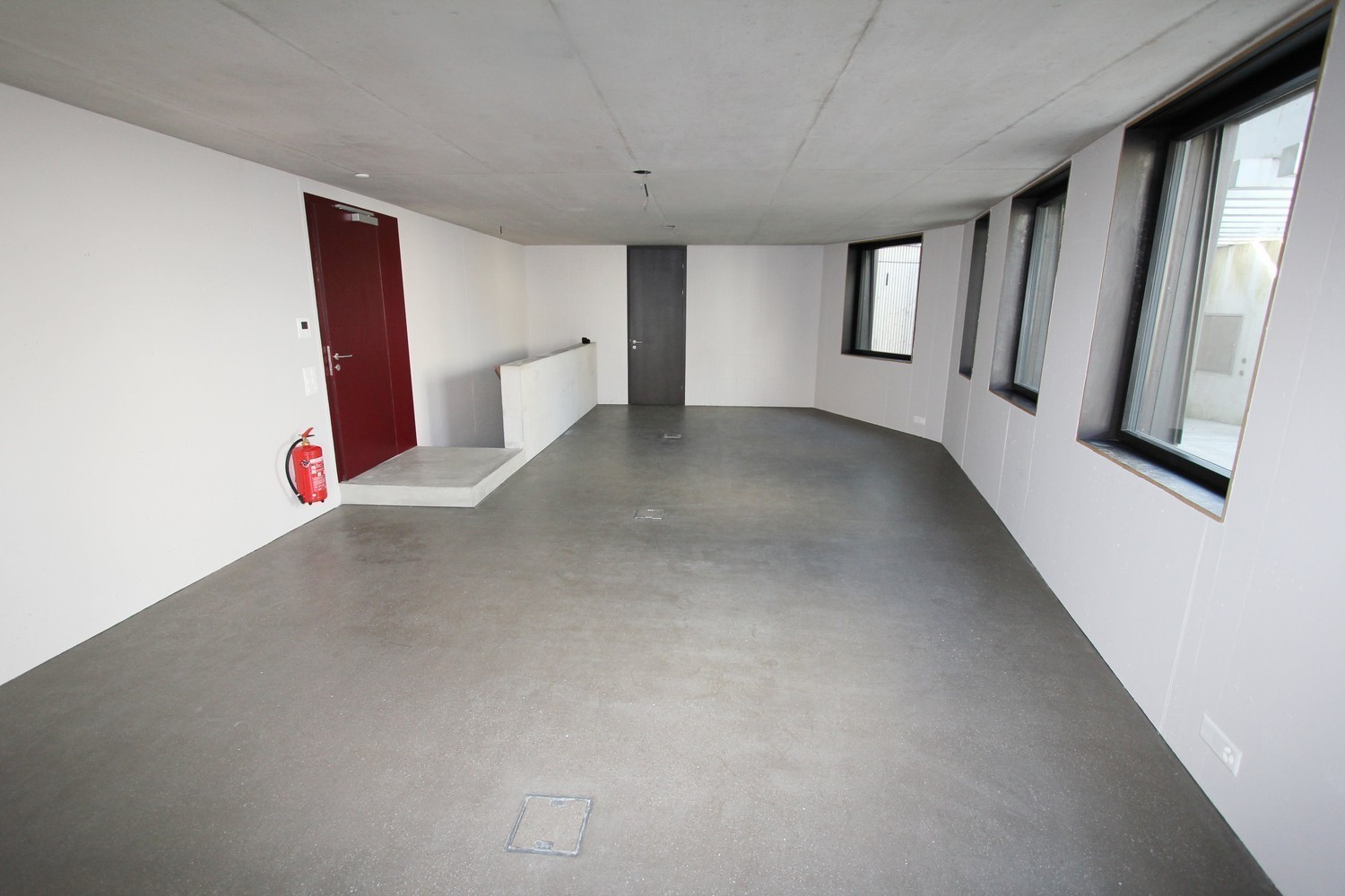 106m² commercial