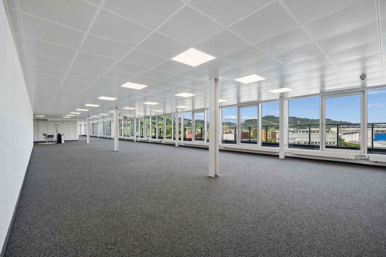 386m² office