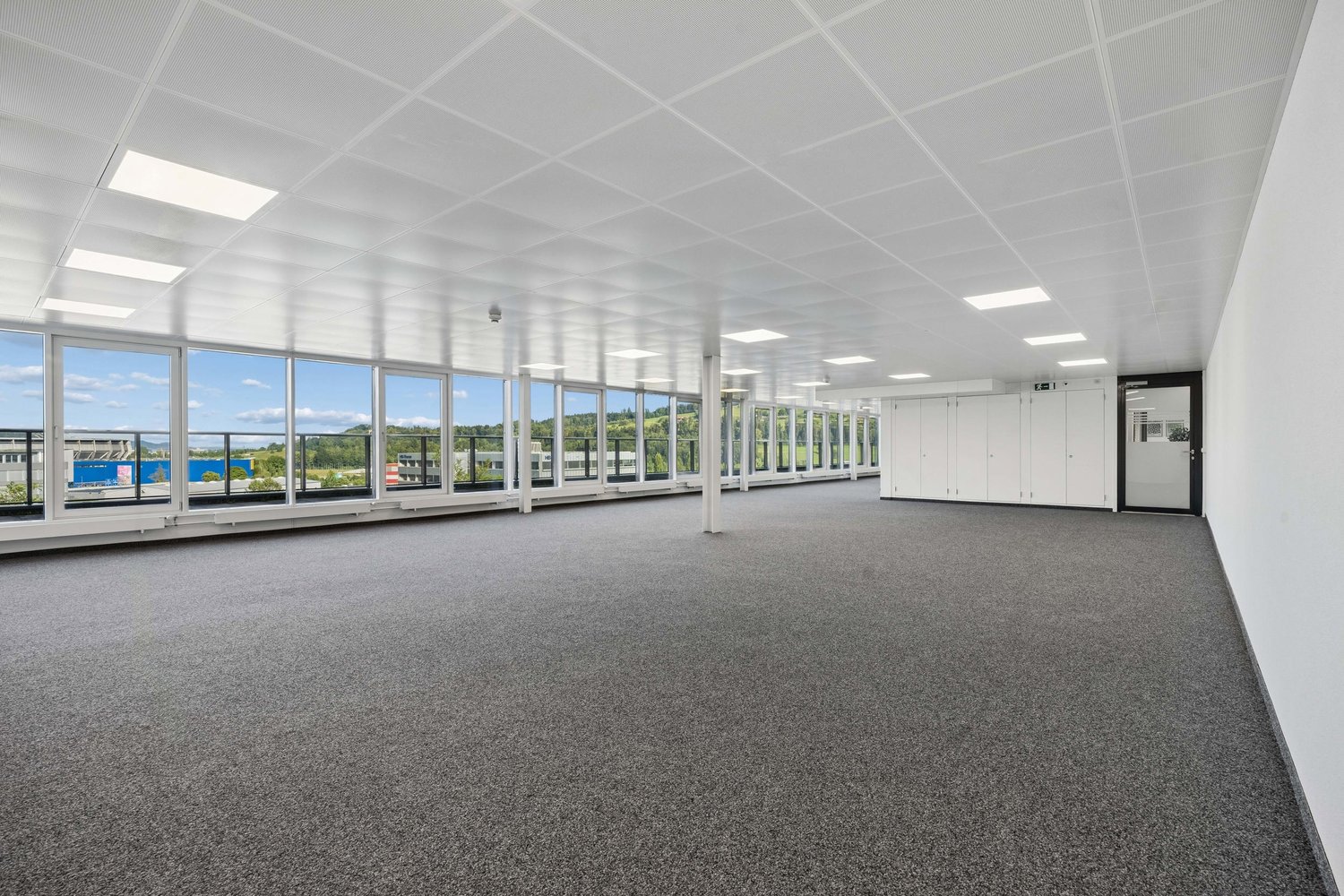 386m² office