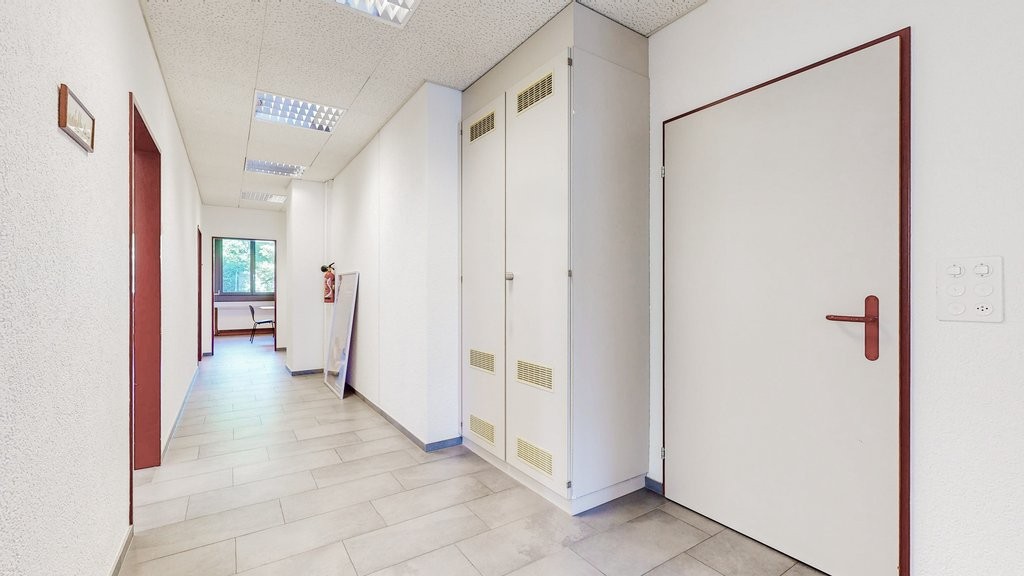 330m² office