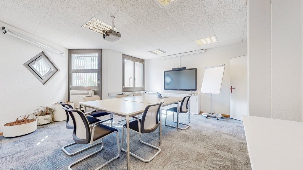 330m² office