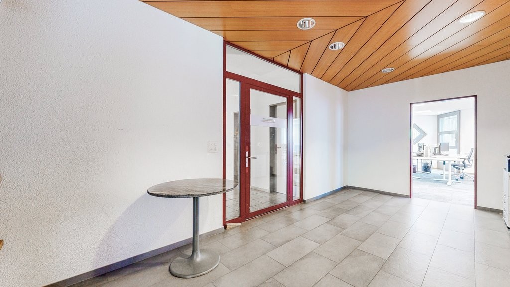 330m² office