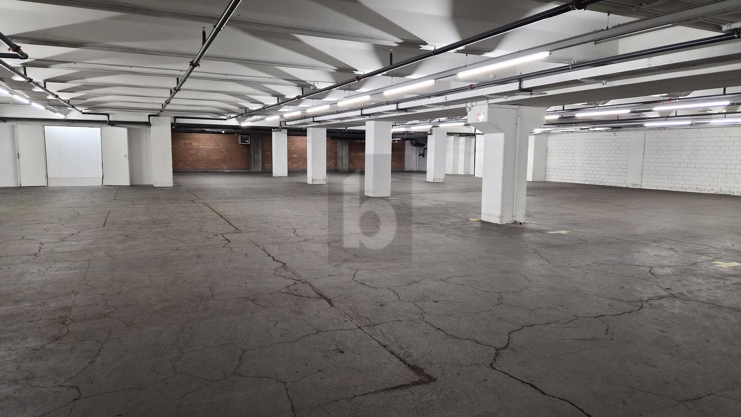 1000m² storage room