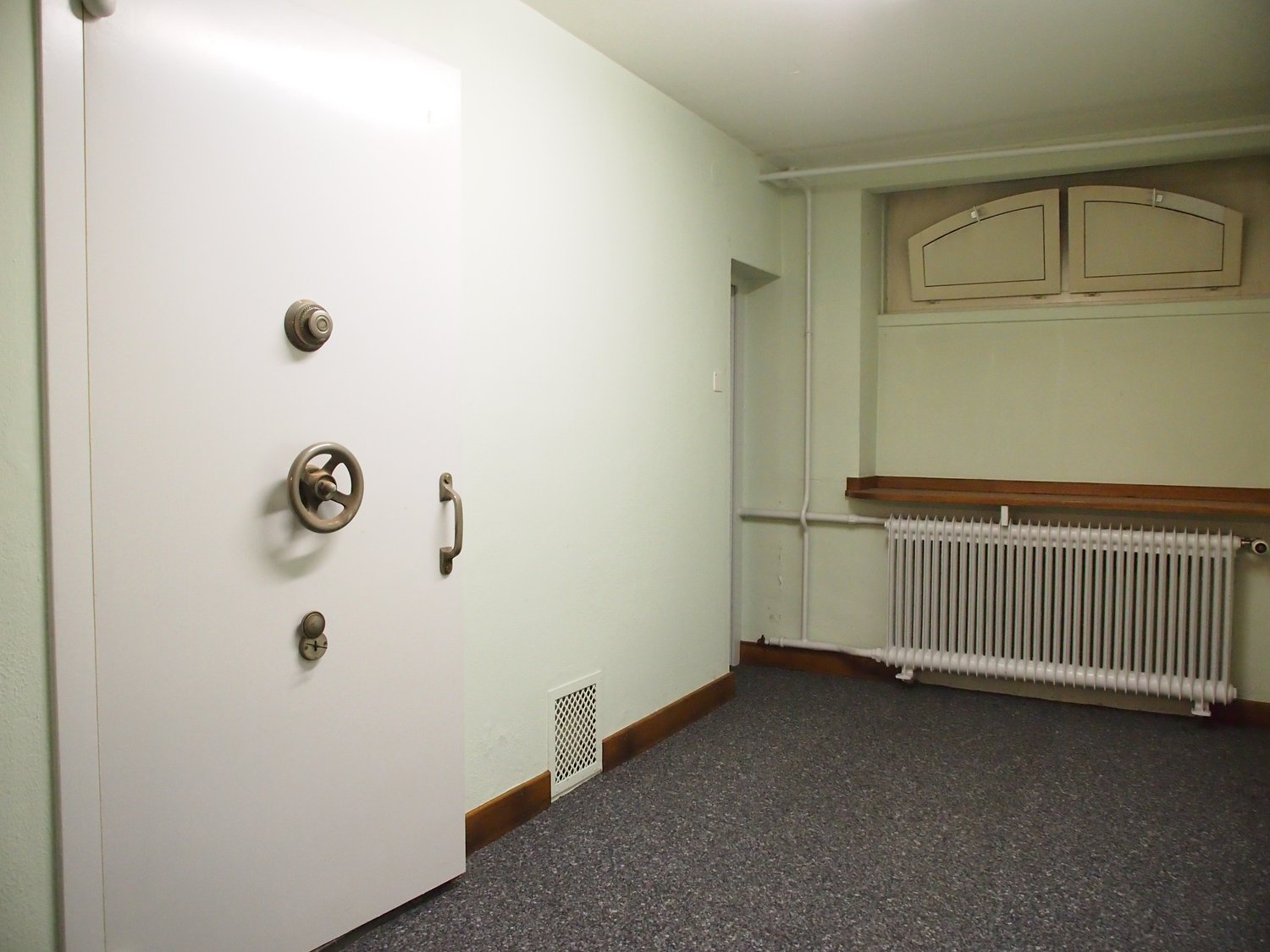 25m² storage room