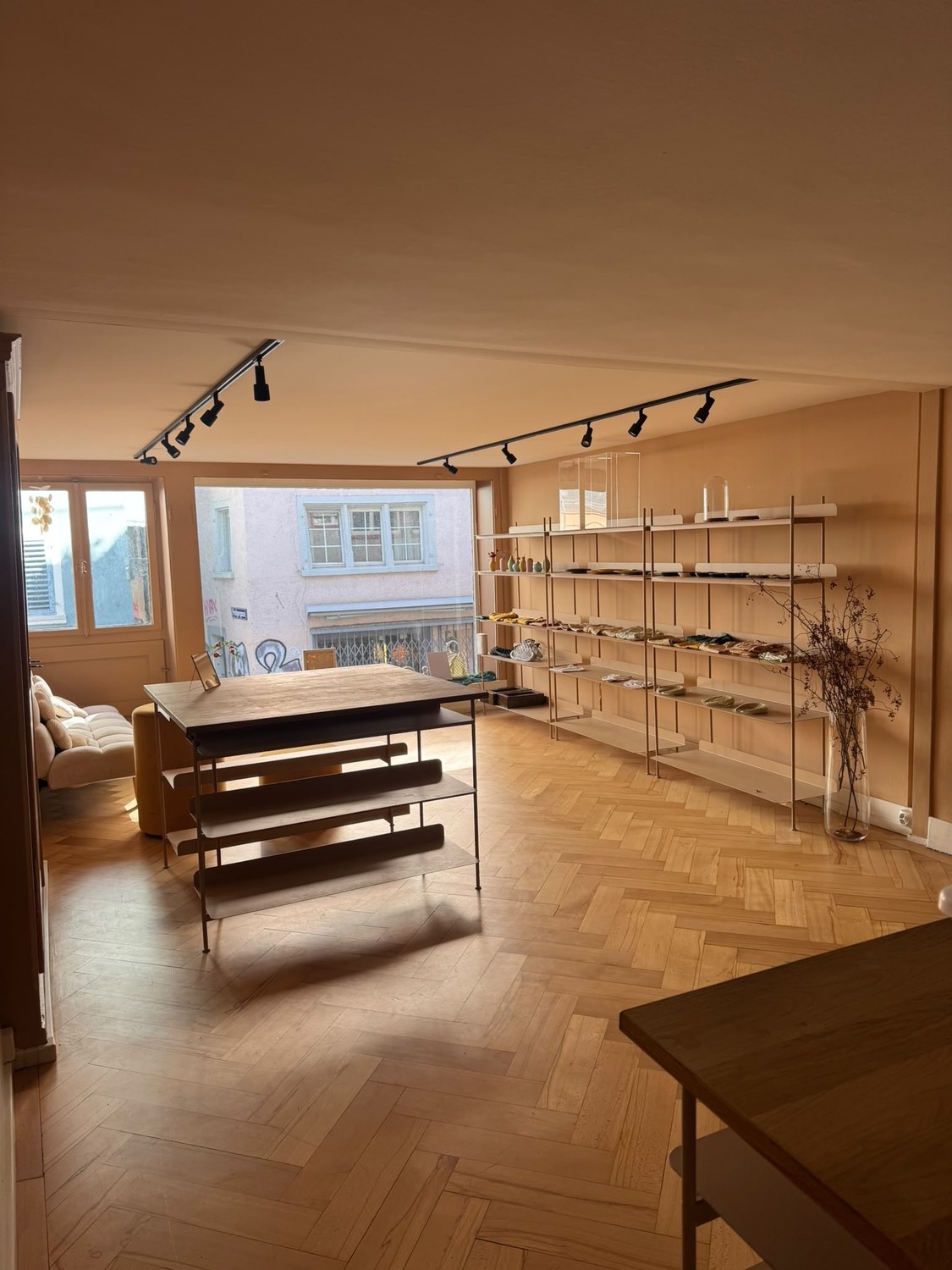 Commercial, foto 3 di 4