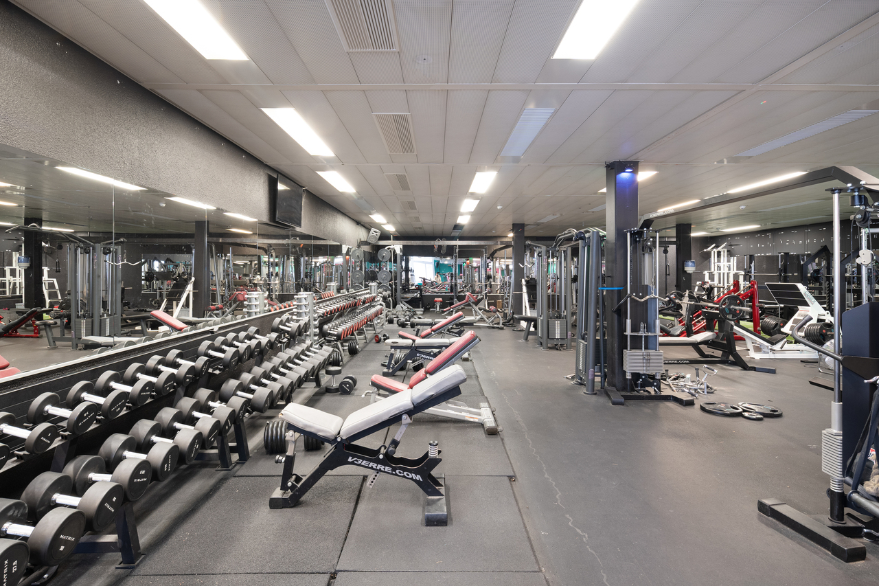 970m² commercial, Foto 1 von 4