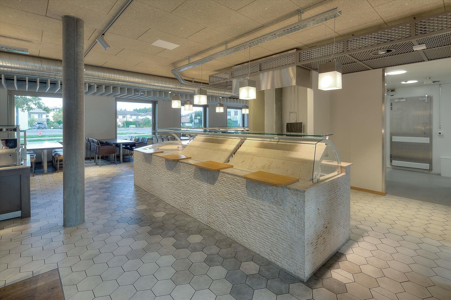 124m² commercial