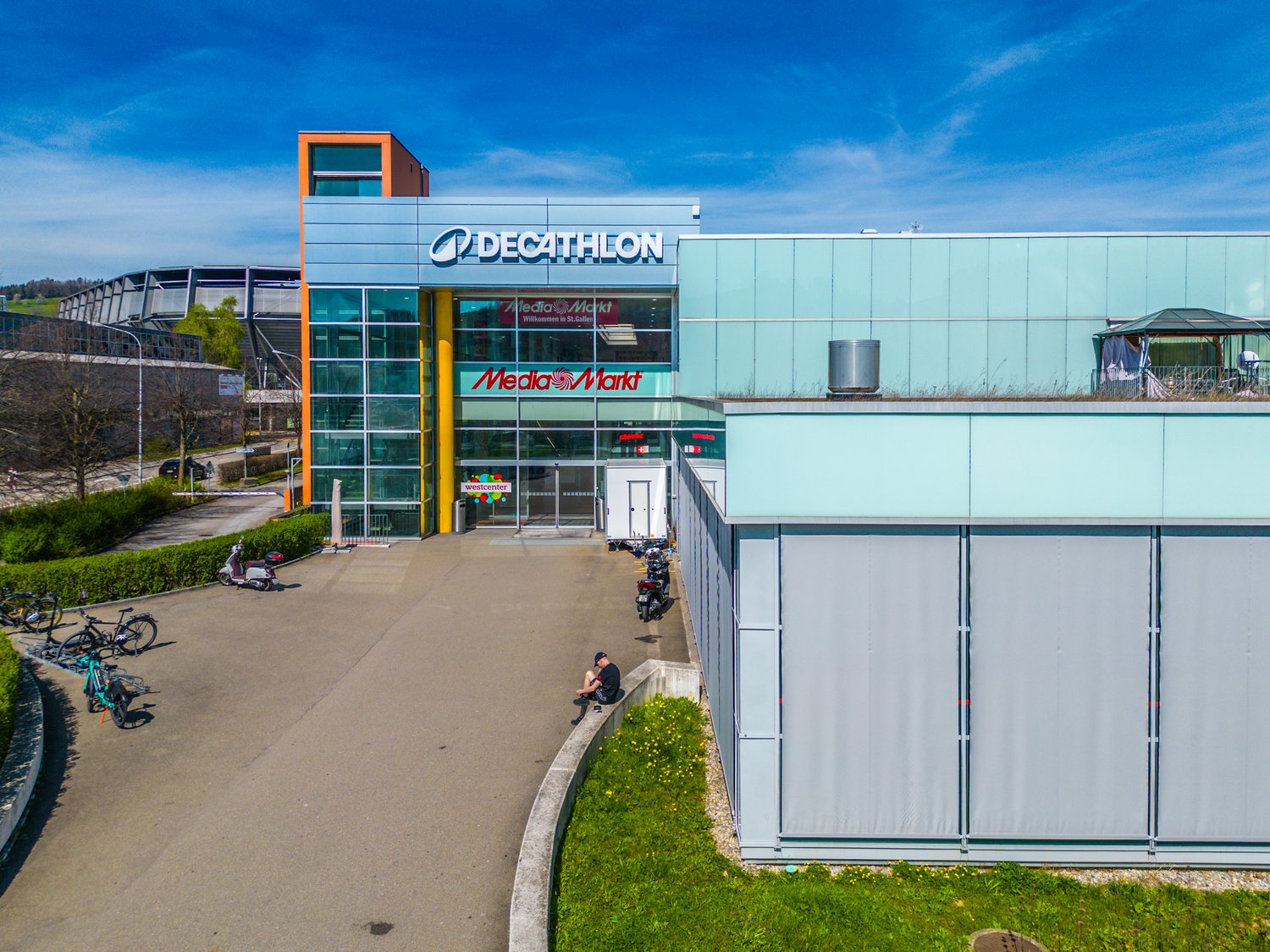 375m² shopping centre