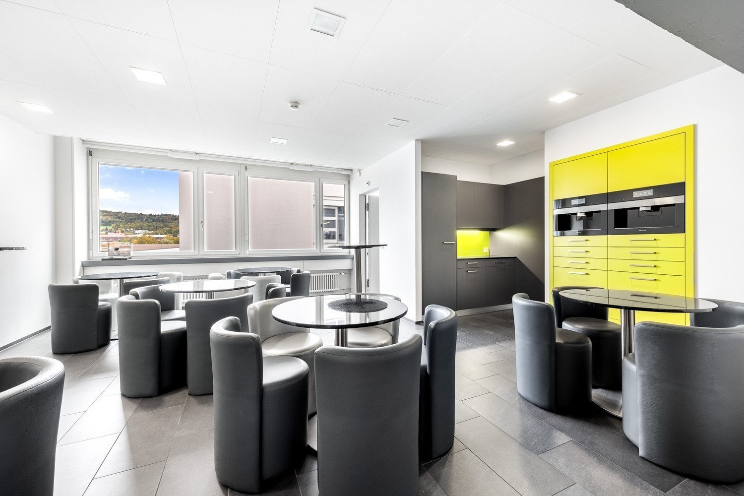 350m² office
