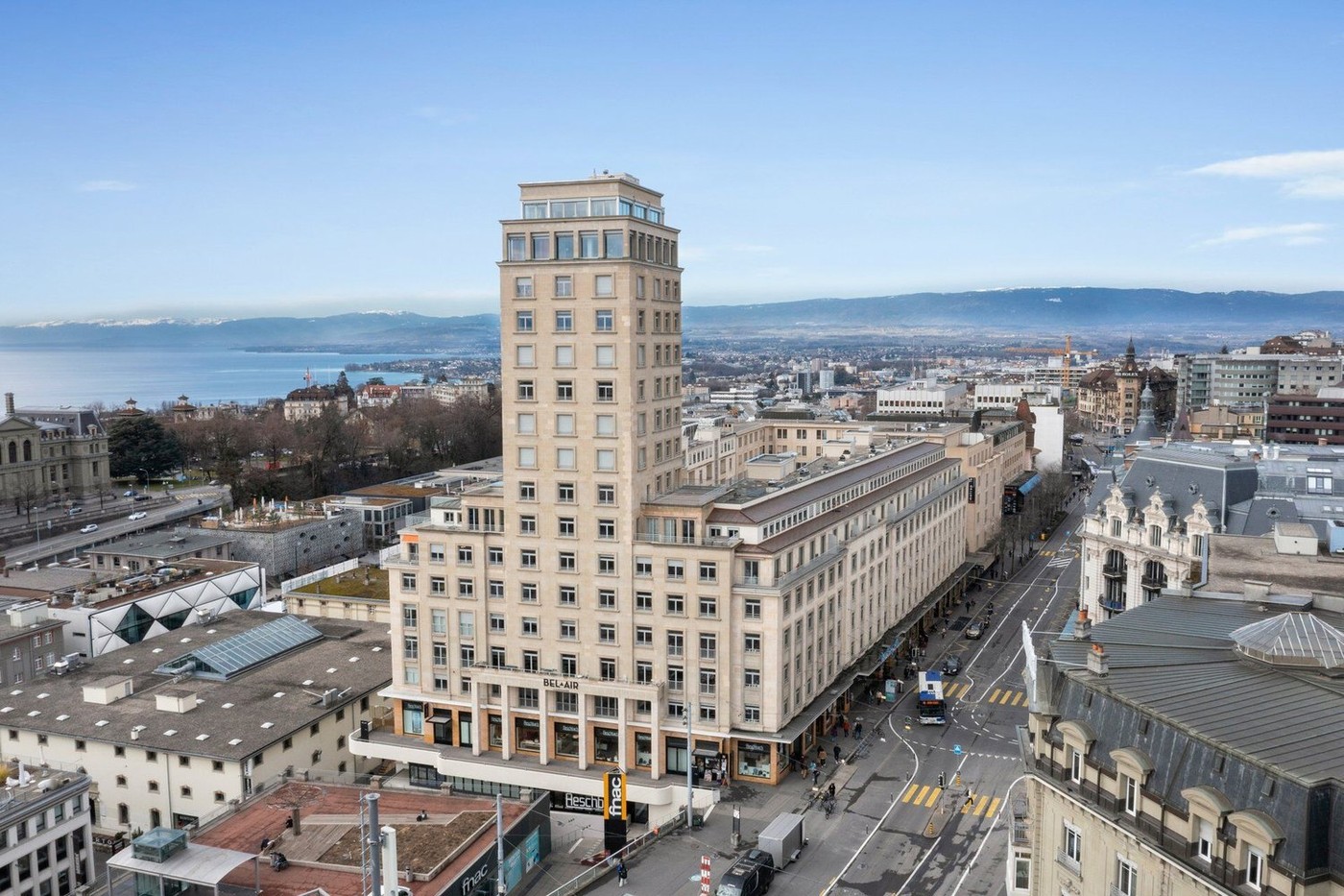 909m² Laden, Foto 1 von 10