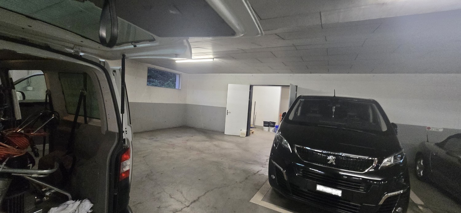 170m² storage room