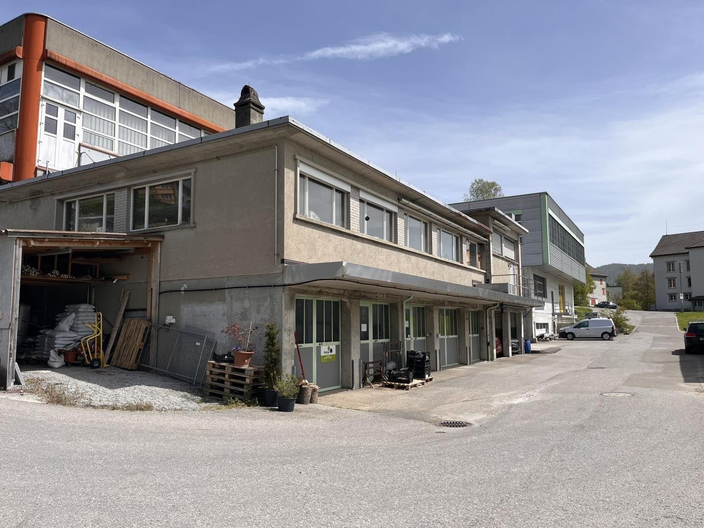 100m² commercial