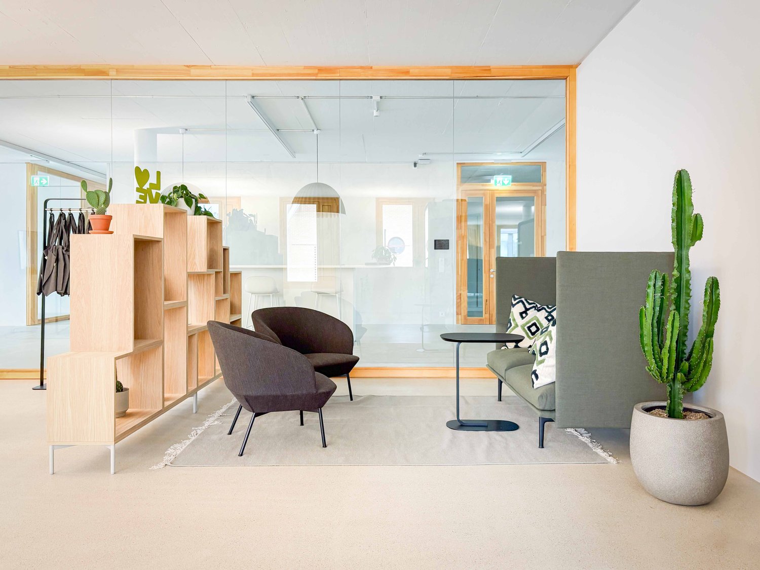 300m² office