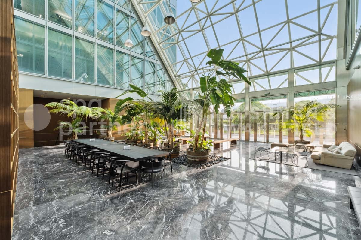 490m² Büro, Foto 1 von 8