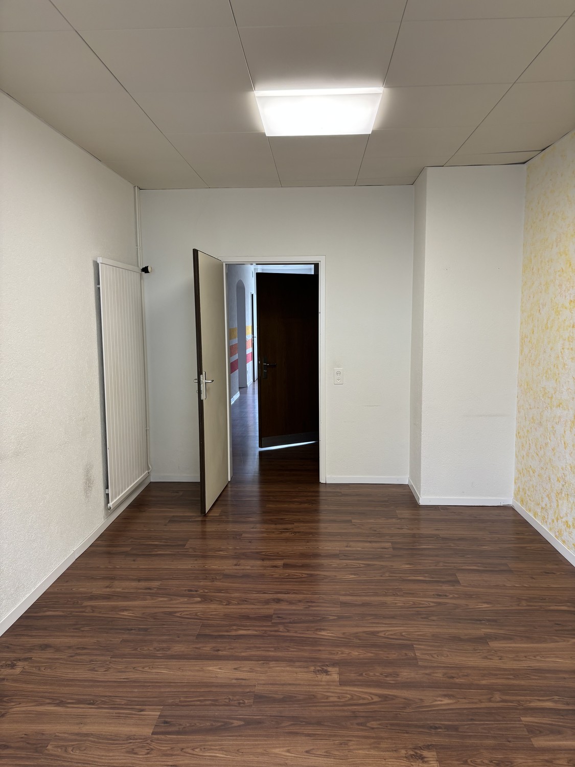100m² office