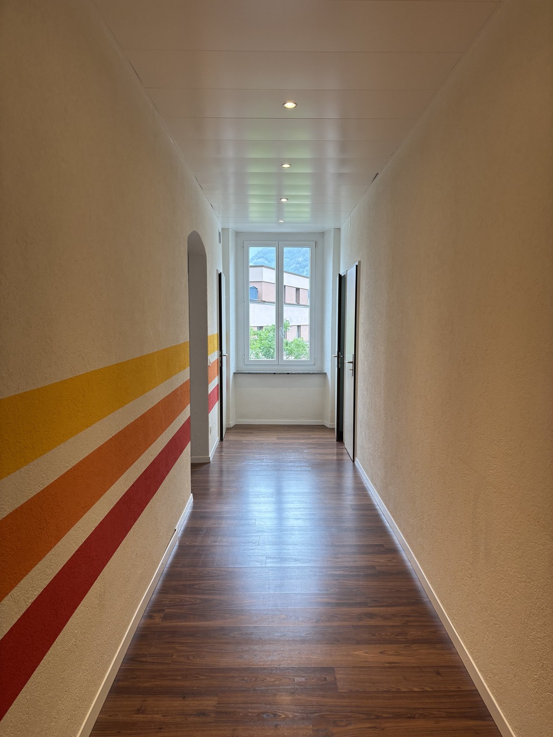 100m² office