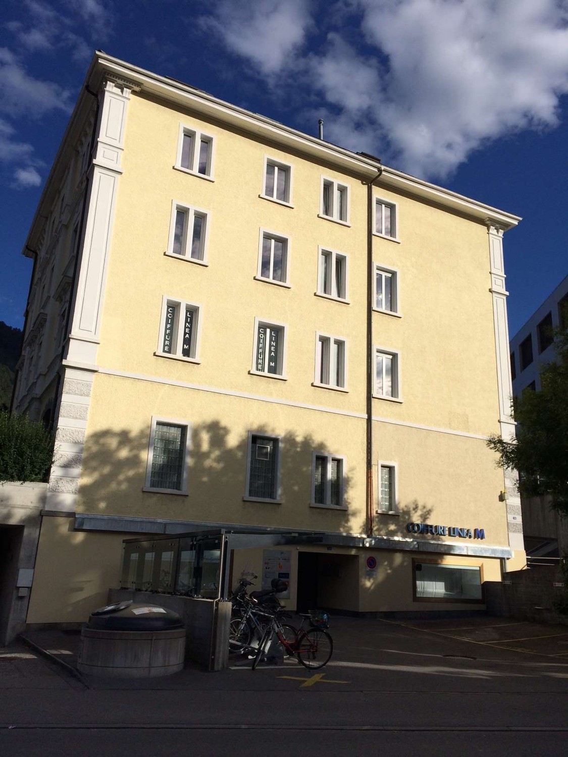 100m² office
