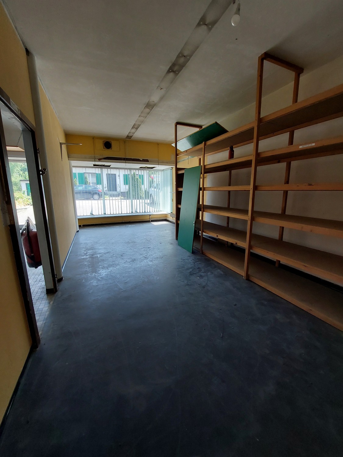157m² commercial