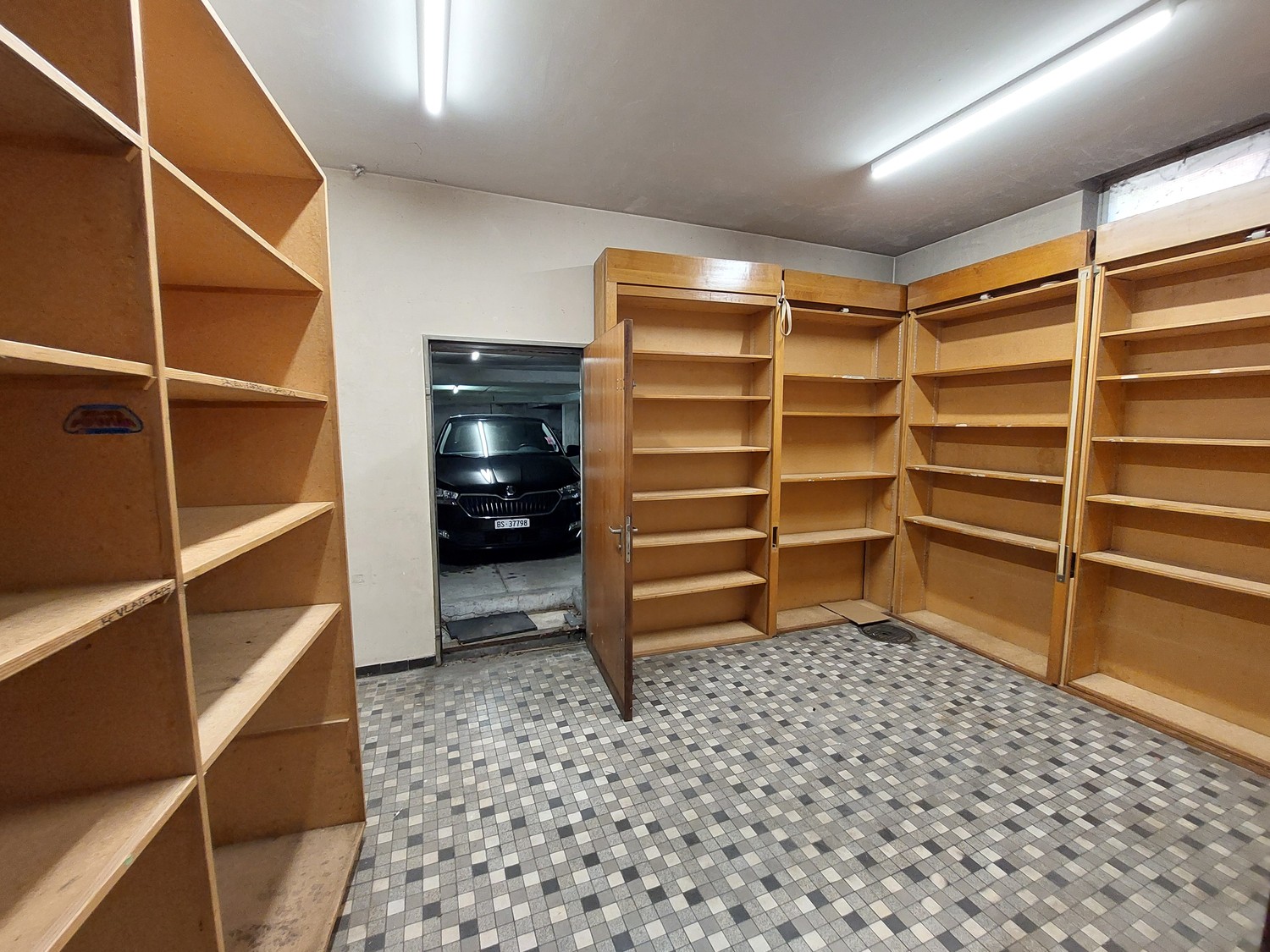 157m² commercial