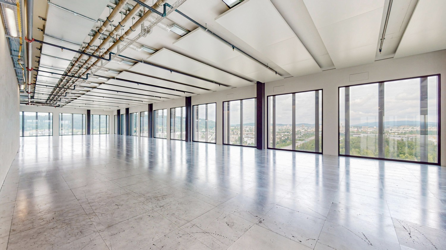 718m² office