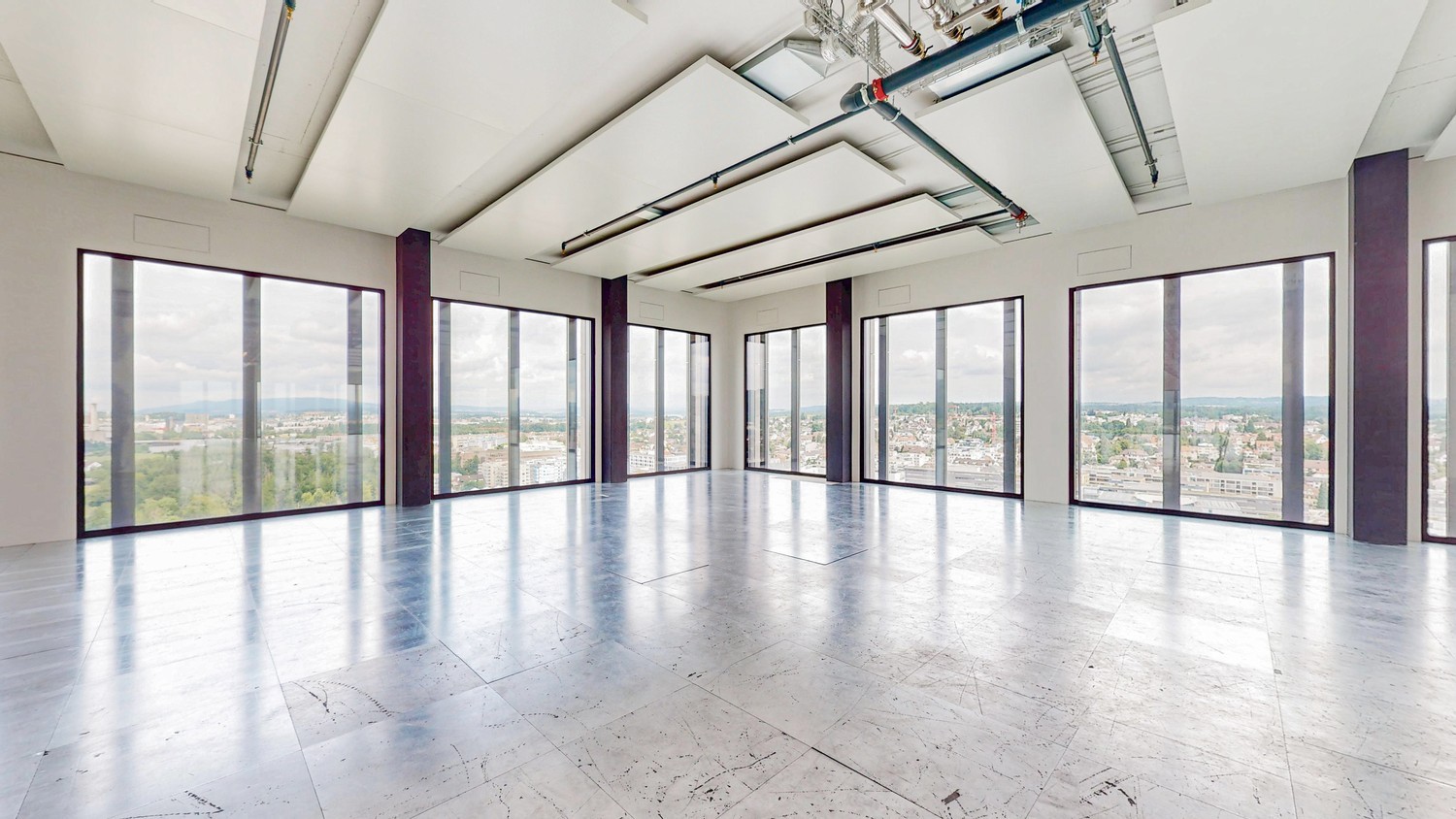 718m² office