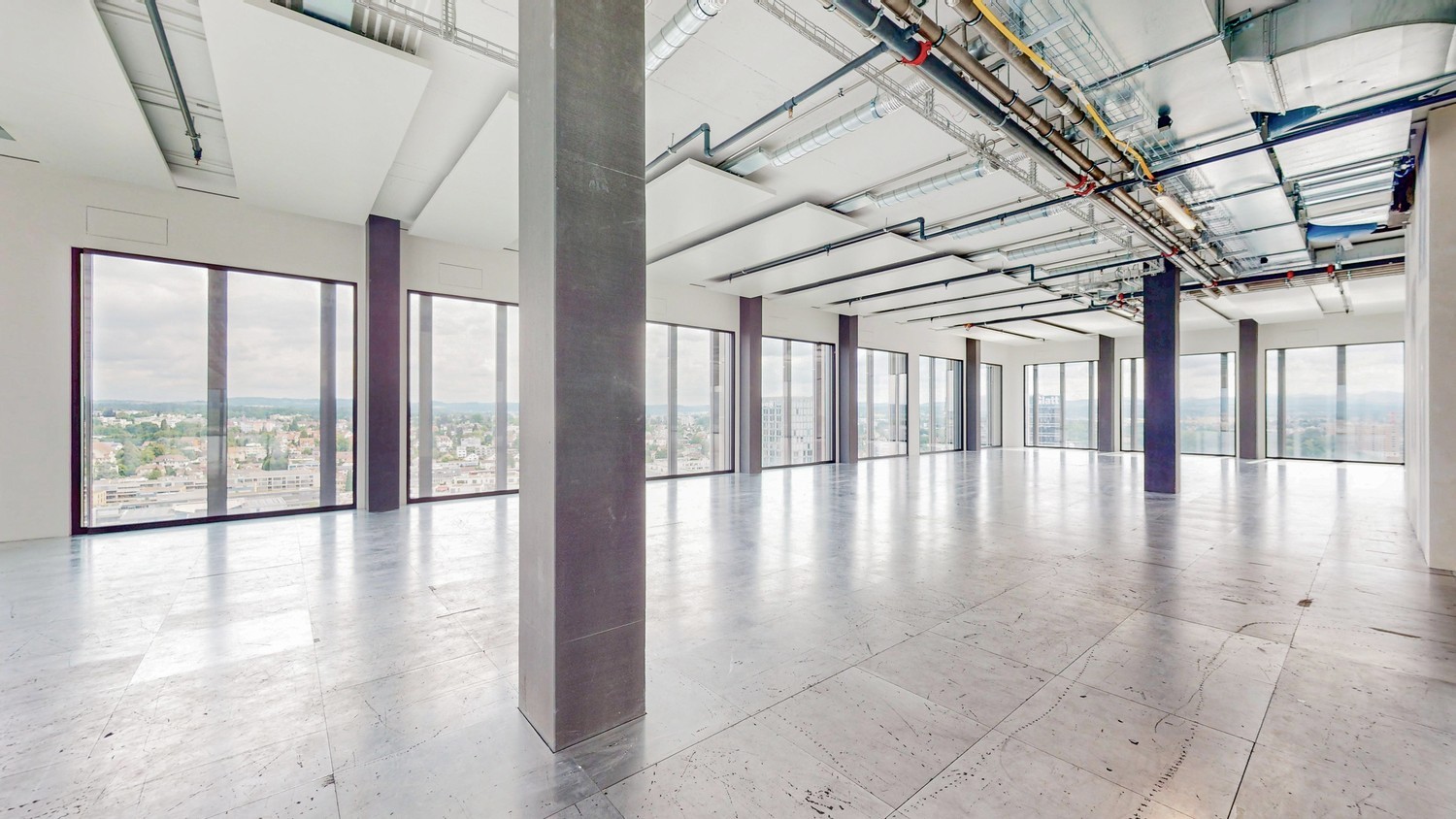 718m² office