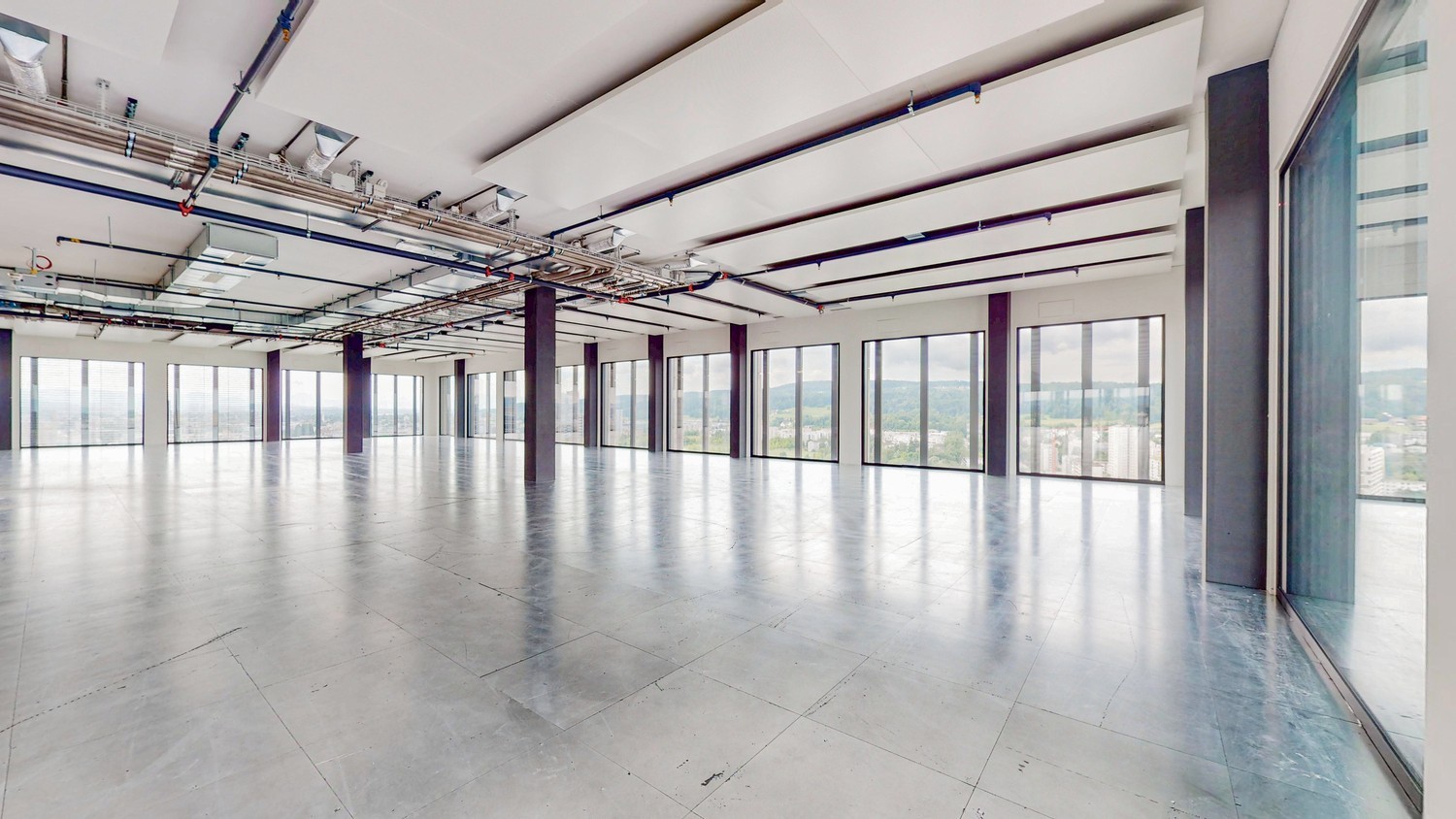 718m² office