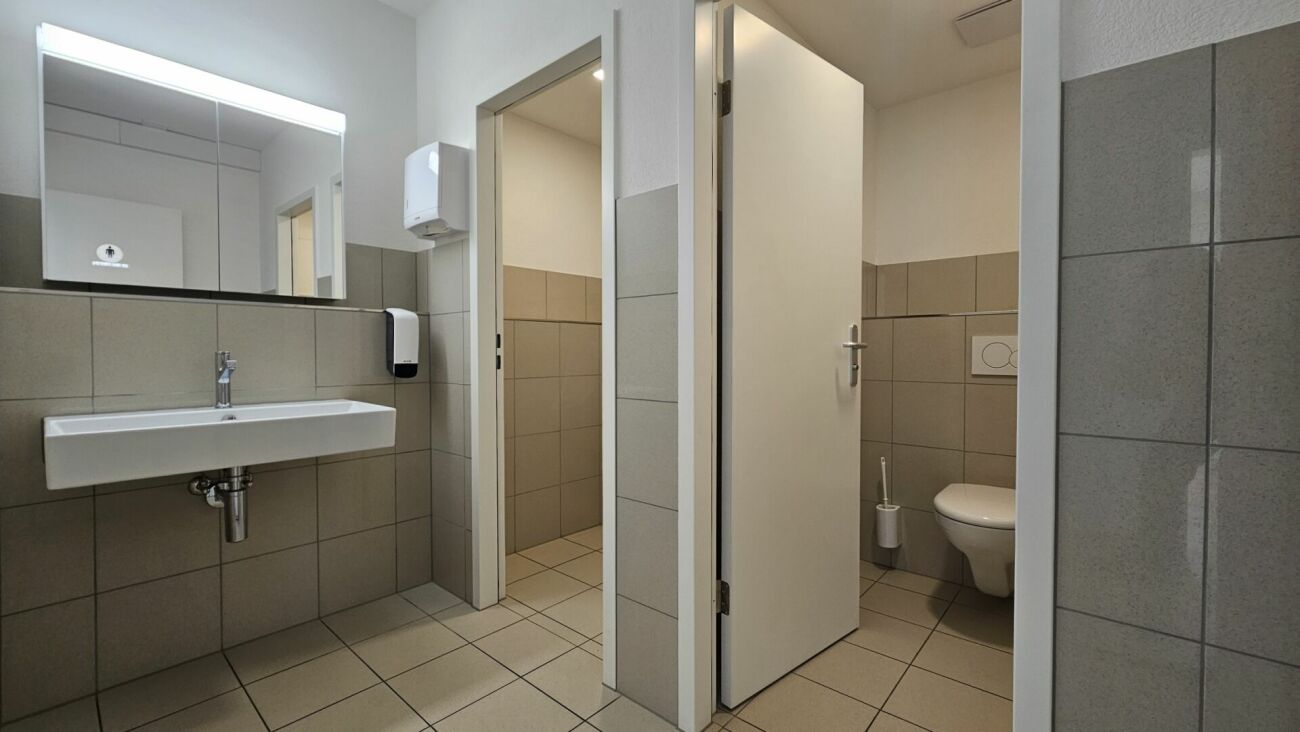 223m² commerciale, foto 6 di 8