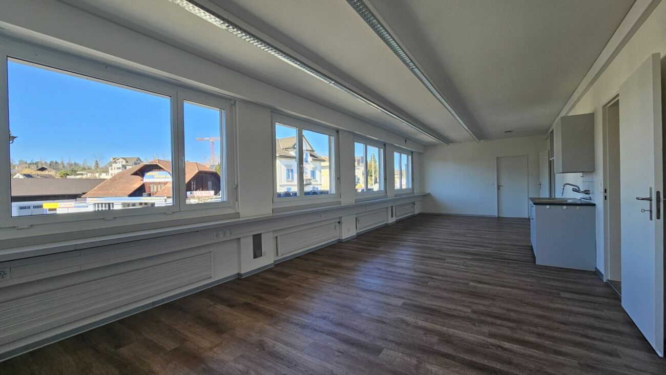 223m² commerciale, foto 2 di 8