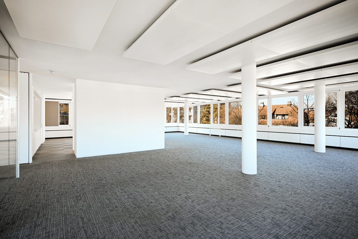 758m² office