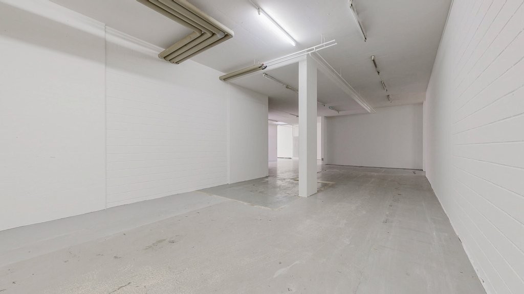 244m² Laden