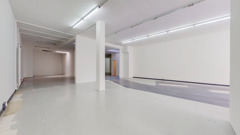244m² Laden