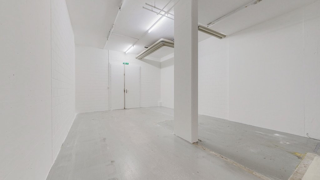 244m² Laden