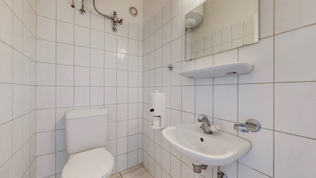 244m² Laden