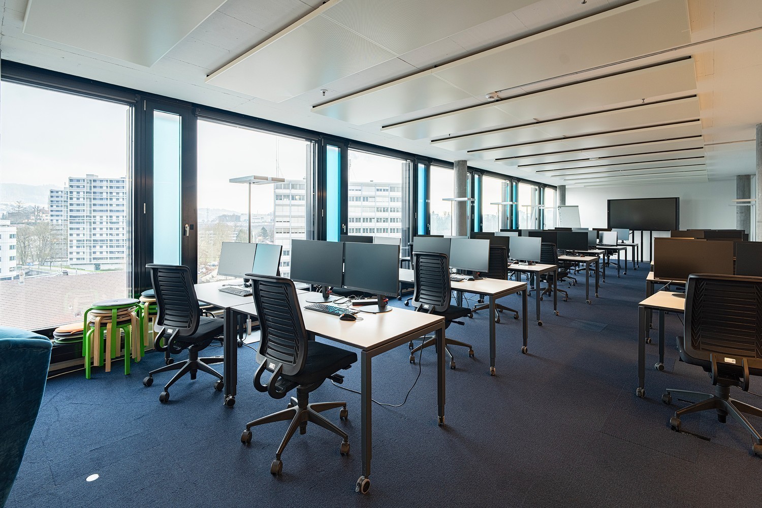 600m² office