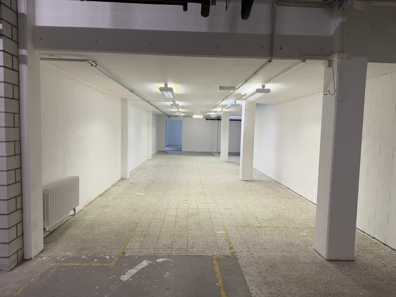 320m² shop