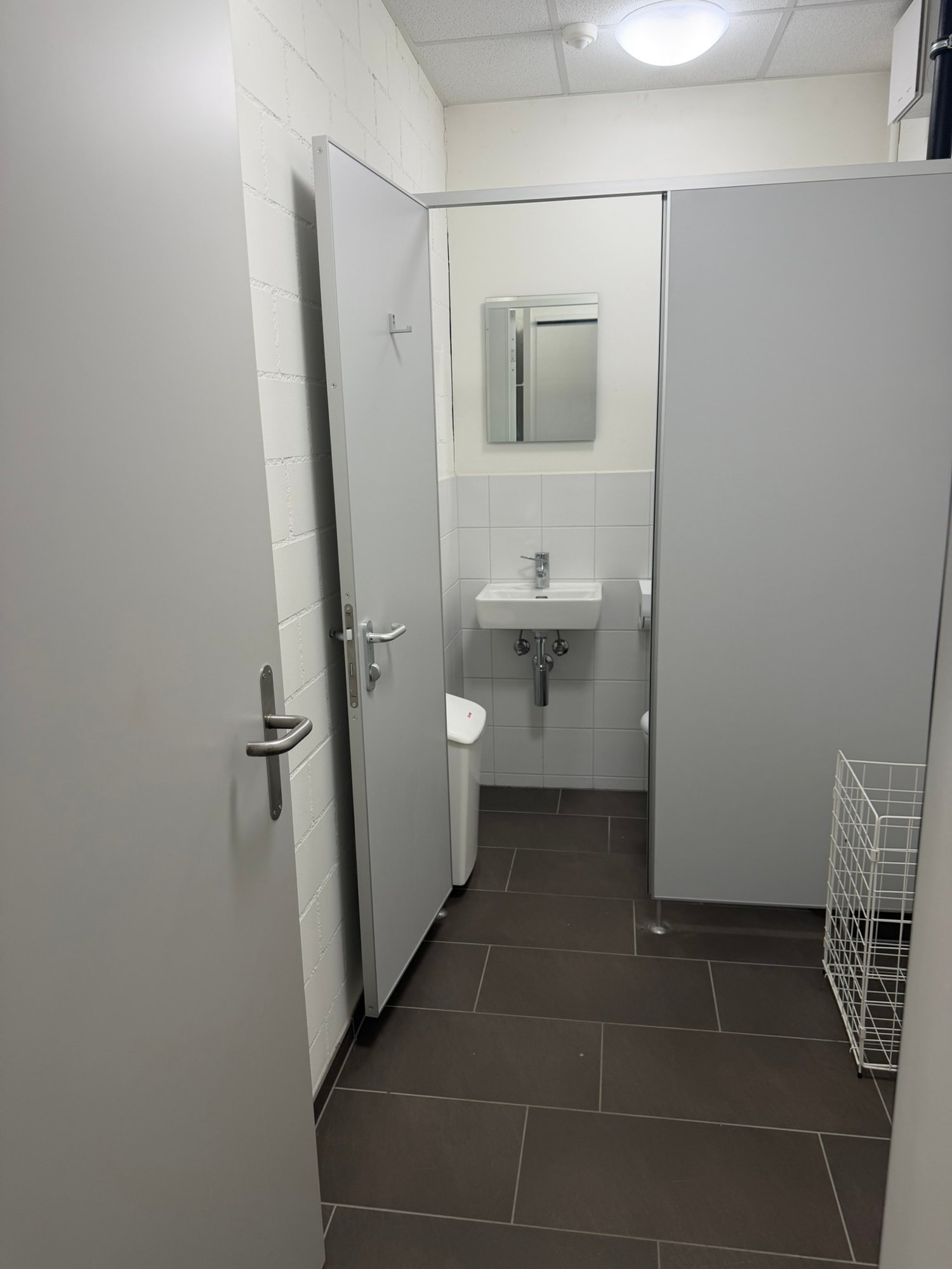 320m² shop