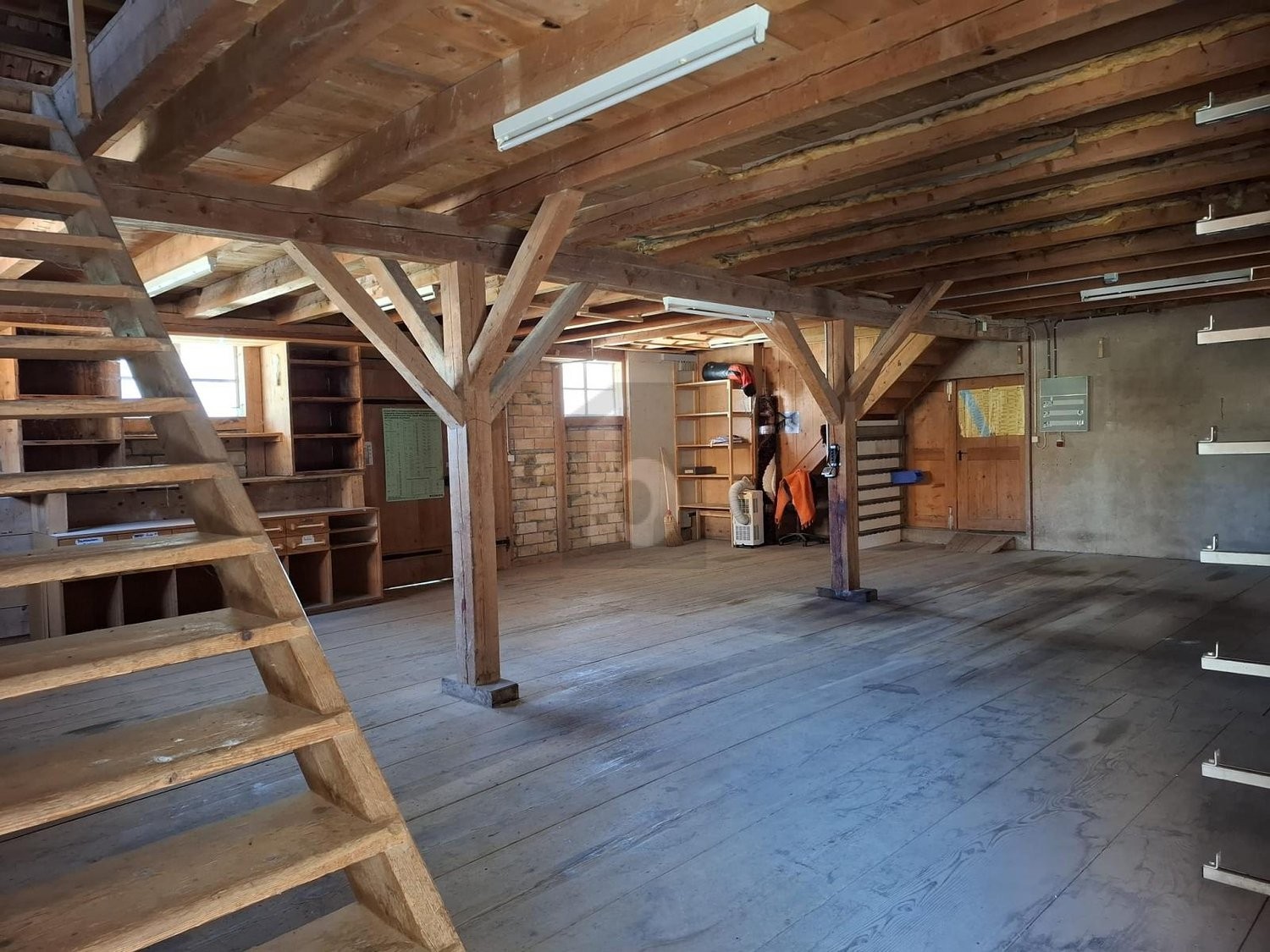 570m² di magazzino, foto 2 di 4