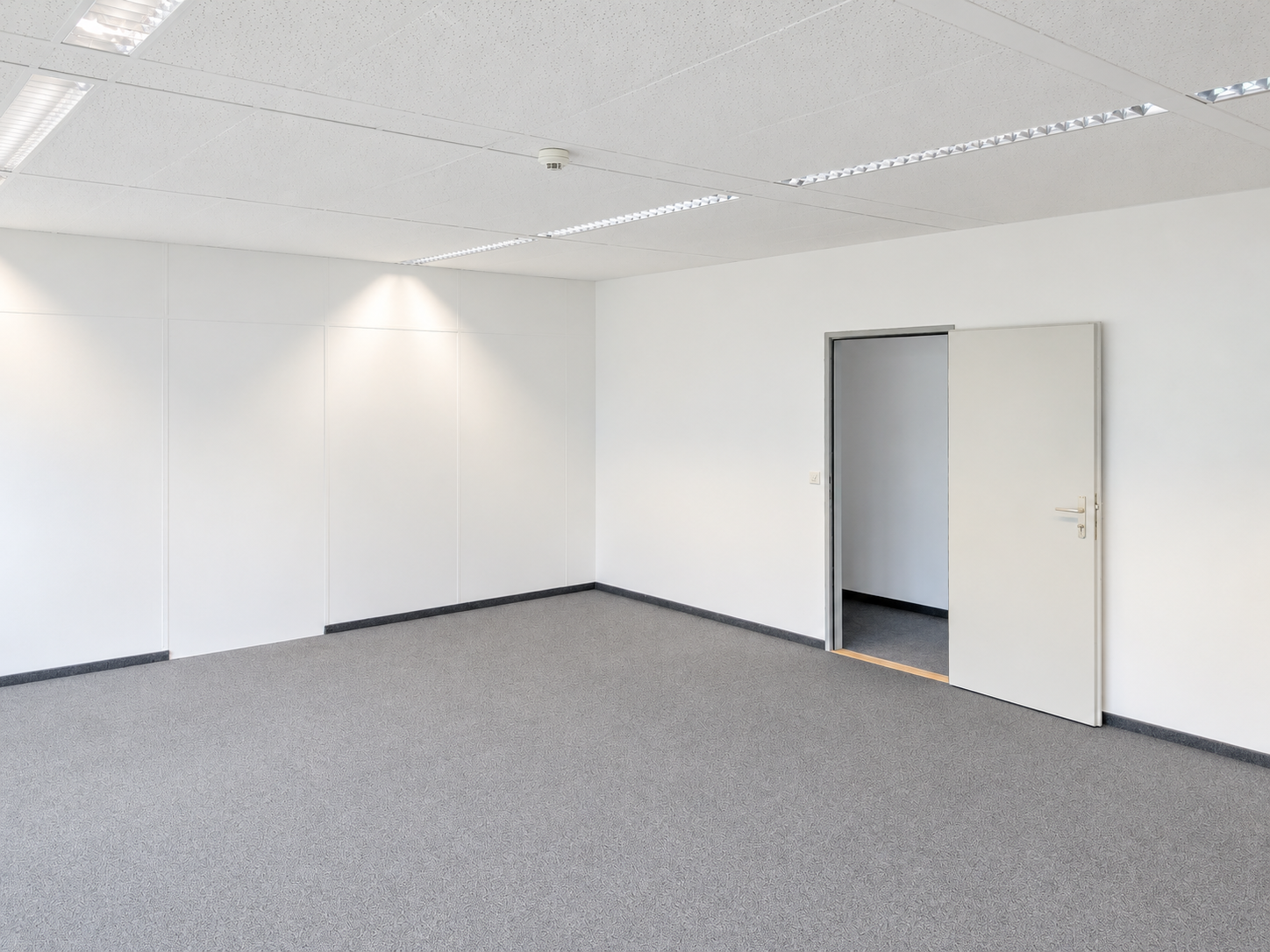64m² office