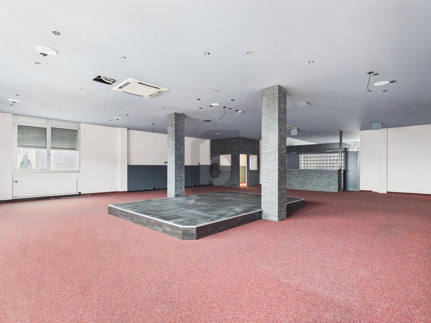 200m² office